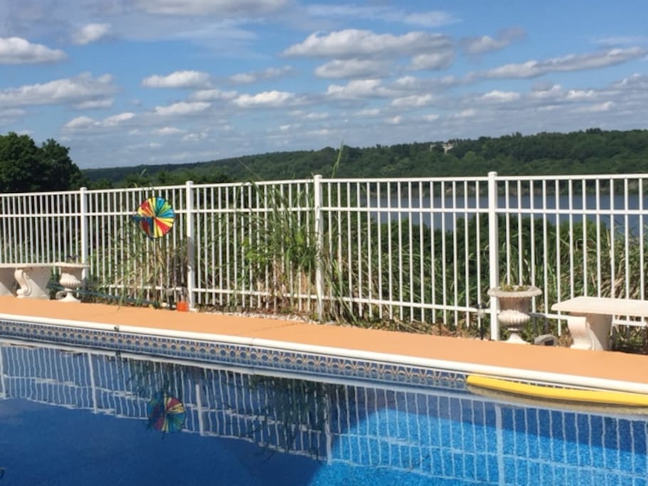 Pool View from Apartment in Summer overlooking the Hudson River! Gorgeous also in the Fall!
Amazing view!