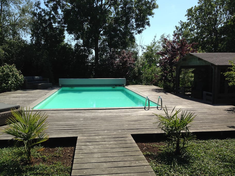Yes, the outdoor swimmingpool !
