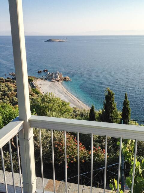Villa Nina, direct access to a beautiful beach!