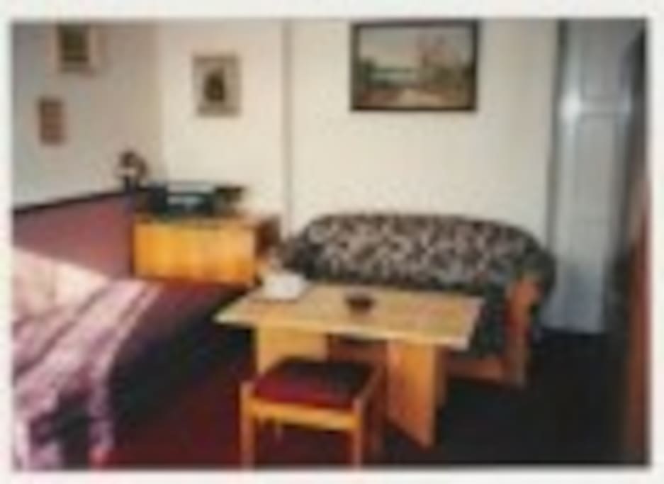2 beds room with extra bed