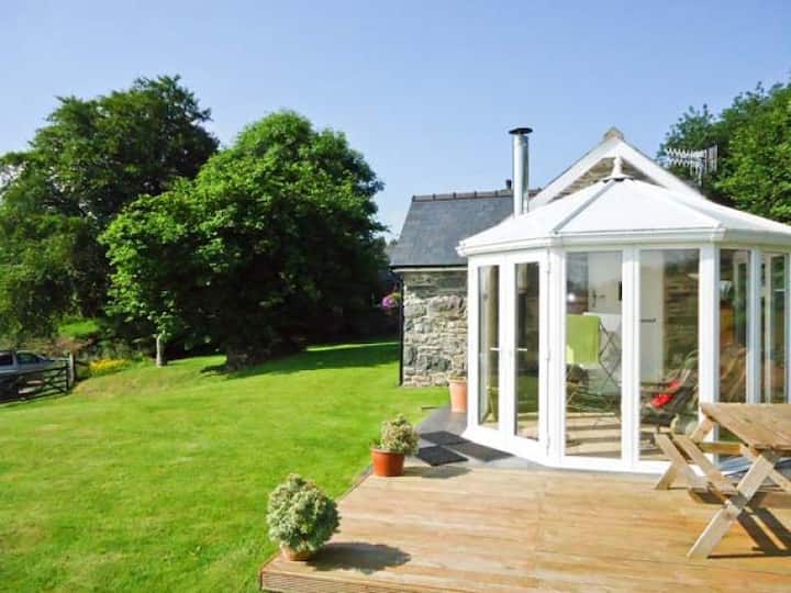 Ty Bach romantic stone rural cottage Cottages for Rent in Maerdy