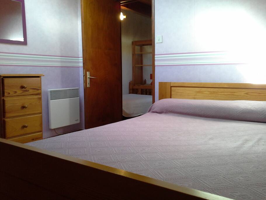 petite chambre pleine de charme car mansardée.