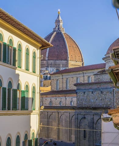 Apartment with a terrace in the heart of Florence