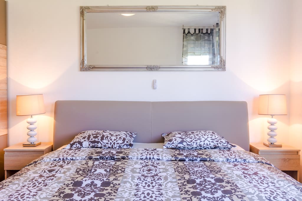 King size bed with always clean and fresh linen.