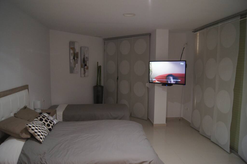 Grande Chambre parentale avec dressing et salle de Bain et toilette