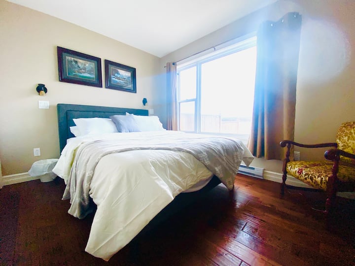 Queen Bed - Main Level