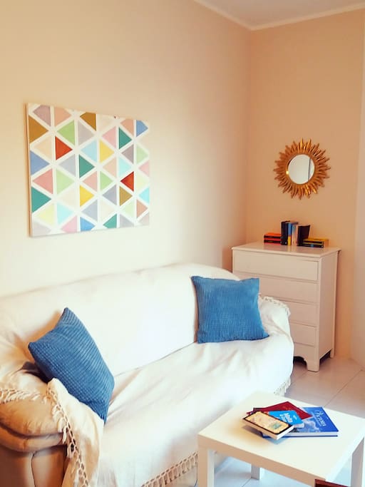 Living Room \ Library