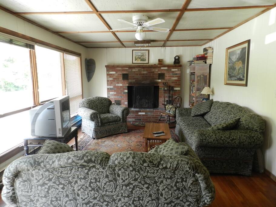 Upstairs livingroom