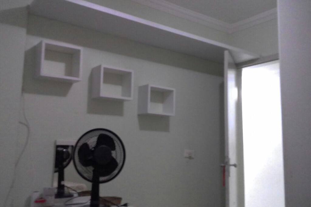 Prateleiras do quarto