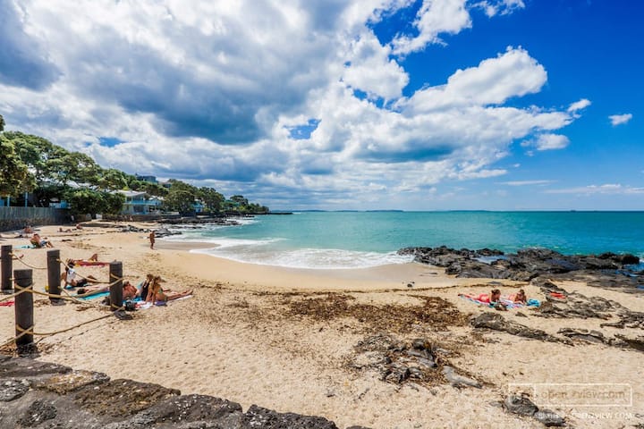 Takapuna Beach-Best location, private & secure!