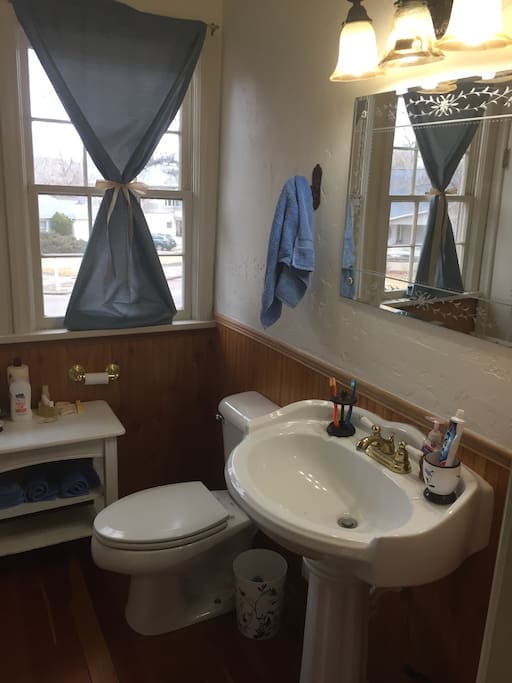 Bathroom with tub/shower