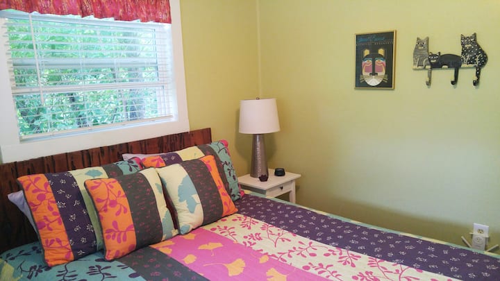 Dormitorio doble tamaño queen.