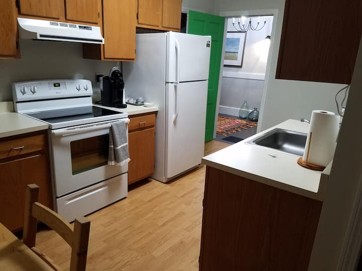 Jamestown Ri Village Apartment Walk To The Ferry! - Jamestown, RI