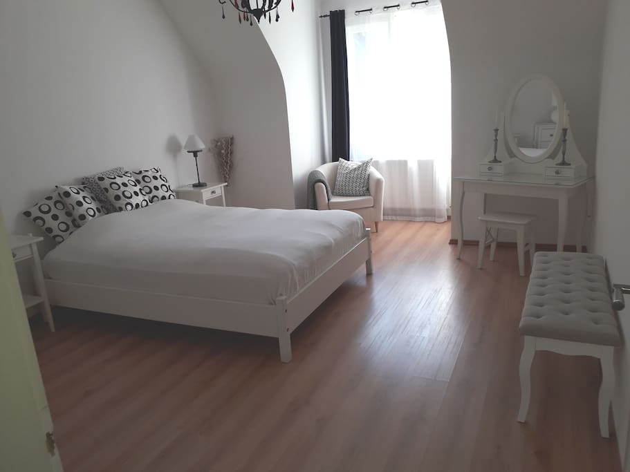 Hálószoba-Bedroom-
chambre à coucher