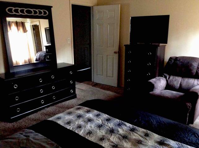 One private room available in quiet neighborhood