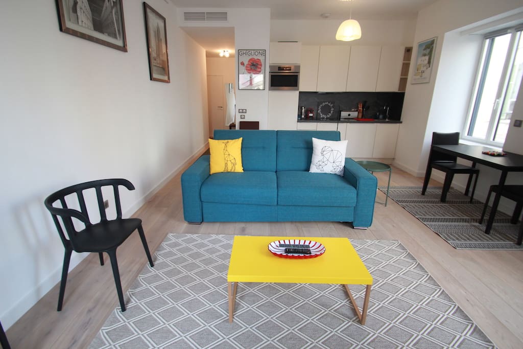 Spacious flat flooded with light from 3 windows