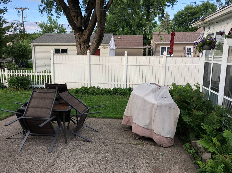 Backyard patio/gas grill