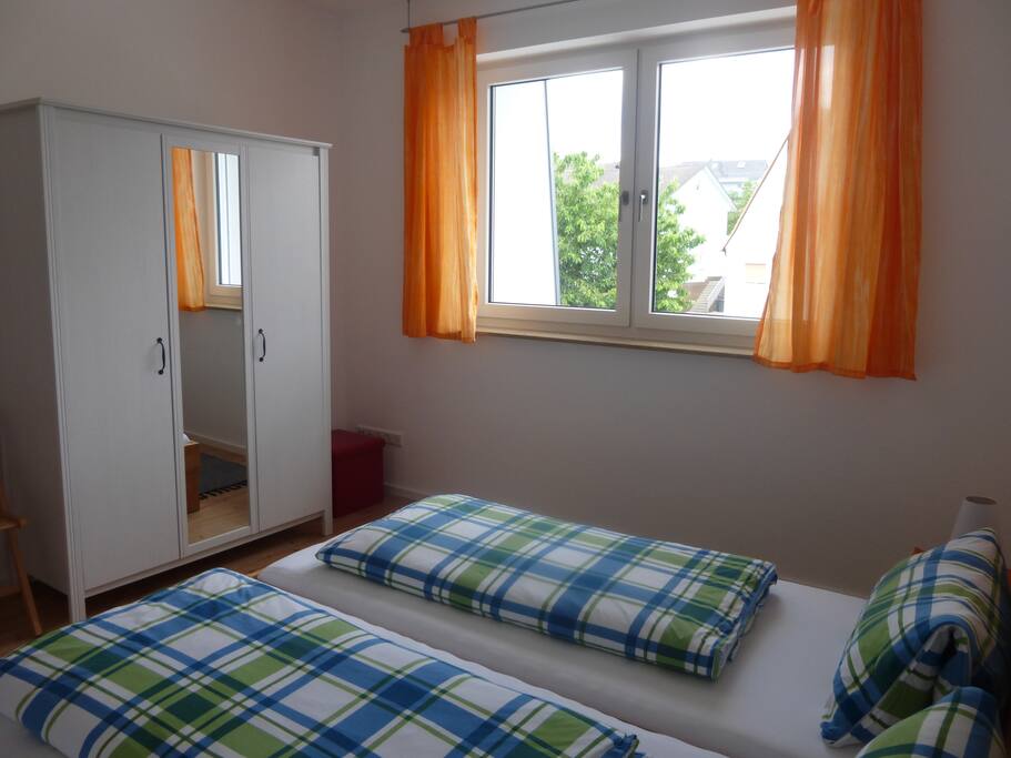 Schlafzimmer 2