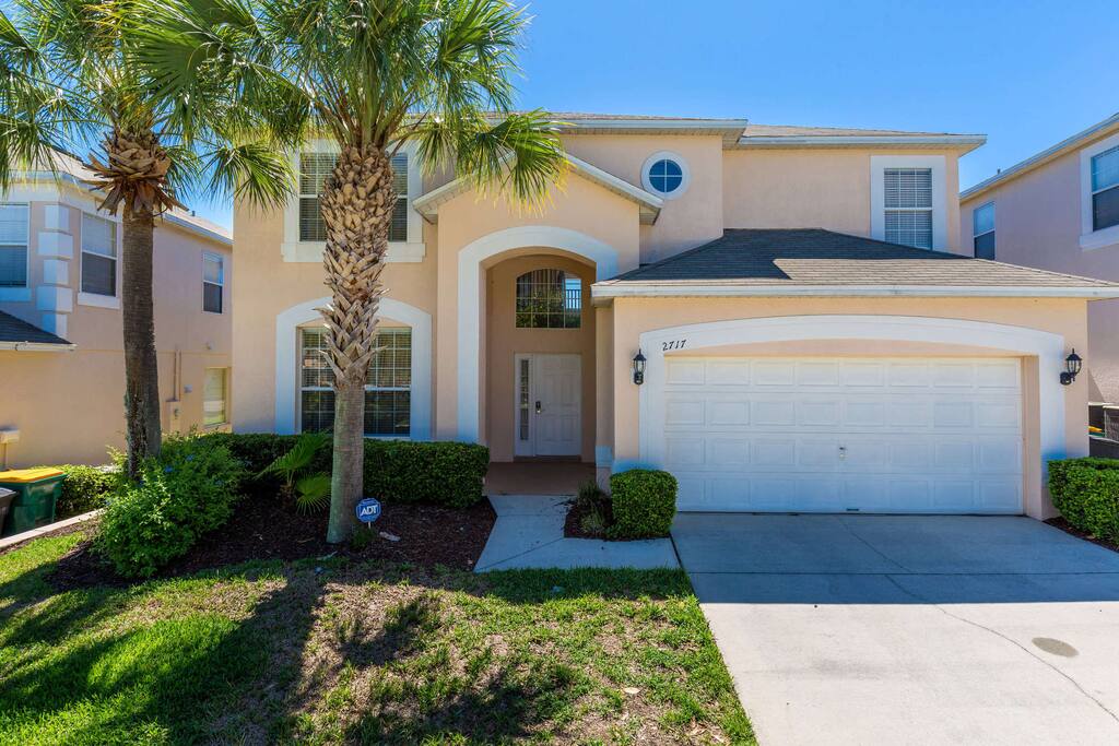 My Emerald Island Villa is a luxurious vacation home located in a perfect setting in the Emerald Island Resort - less than 7 miles from the entrance to Walt Disney World®