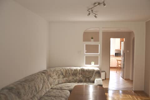 Popular Airbnb listing: Sunny Flat - Free parking, 4 rooms, Near the city. in Bemowo