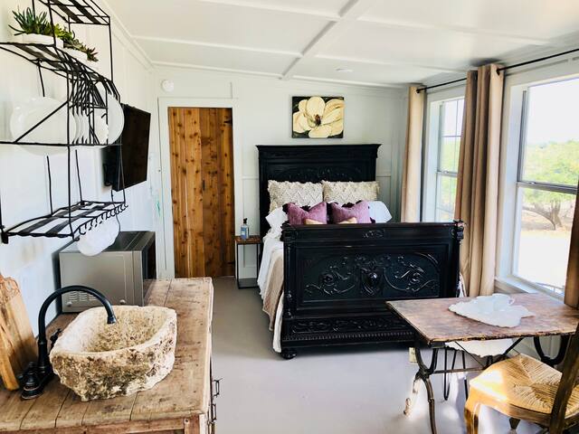 Sugar Magnolia Cottage Heart of Dripping Springs