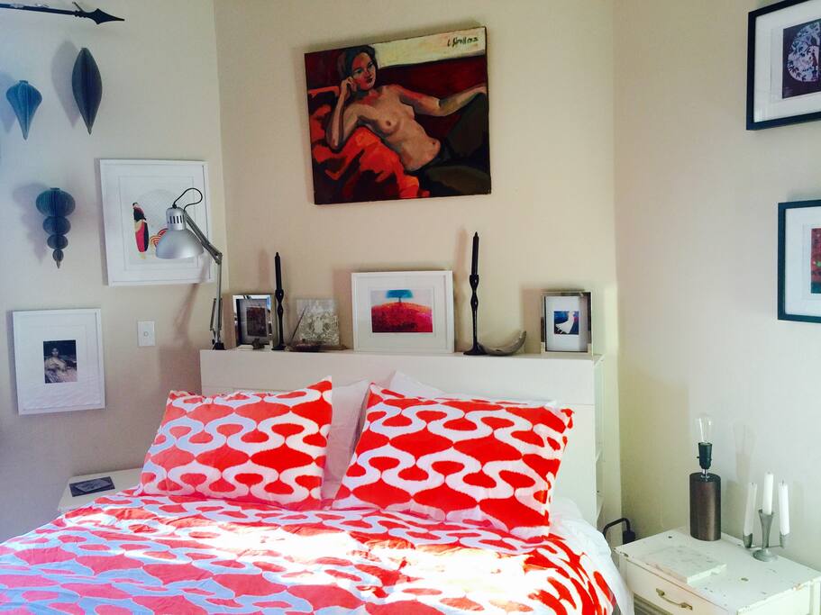 A touch of Art Deco charm with bold bright colours.
