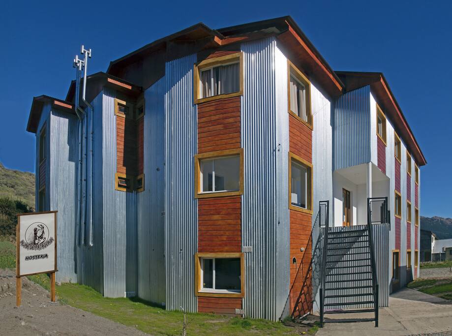 Fachada de la hostería-Building and main entrance