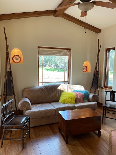 Successful Airbnb property: Guesthouse on gated 22 acre family ranch, vineyard in Windsor
