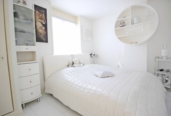 Most Luxury penthouse in City Centre | Canal View gallery image 5