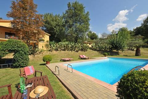 Viridiana-Cozy Countryside Villa with Pool