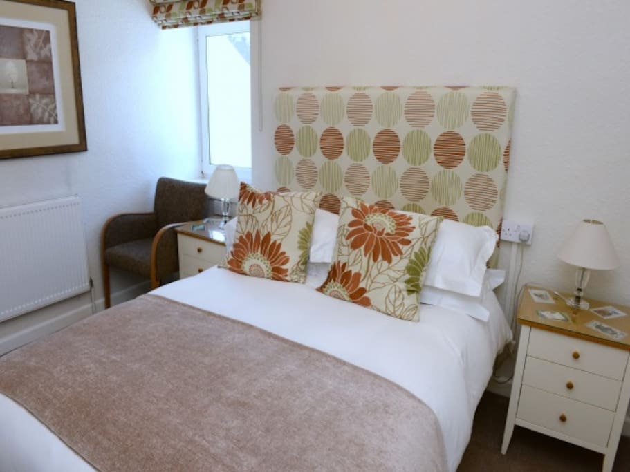 Double room with TV -Wifi (Breakfast included)