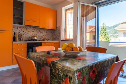 Top Airbnb: Large four-room apartment on the first floor a Capo D'orlando
