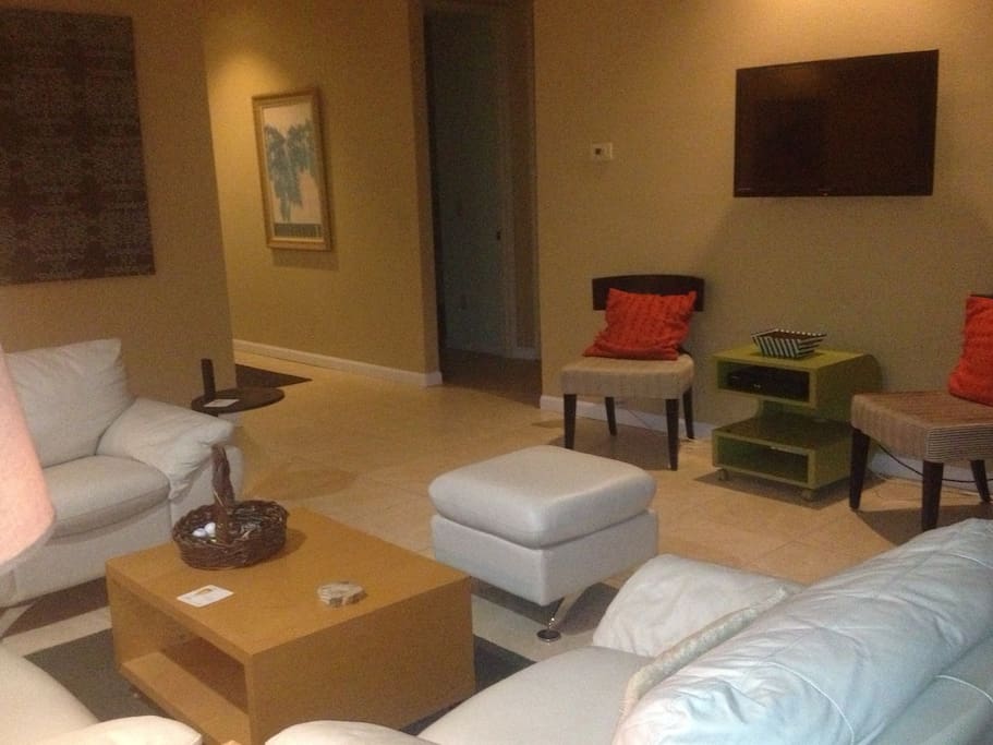 Love this modern living room!