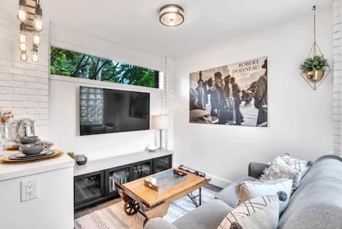Top performing Airbnb: Trendy Guest Suite - Close to Beaches w/EV Charger in South Surrey