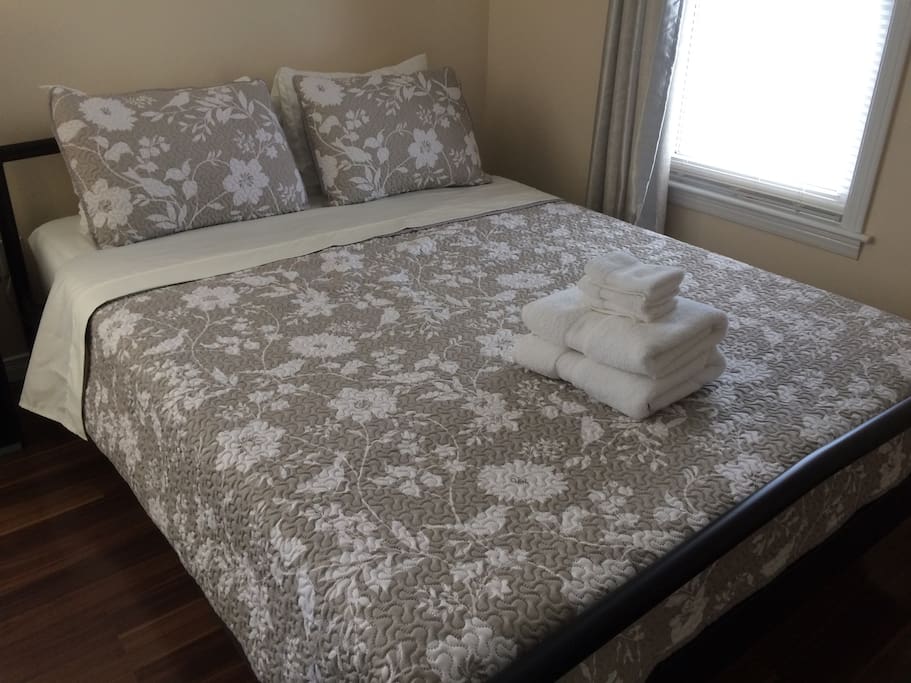 Masters Bedroom #1 Queen Bed/Memory foam mattress