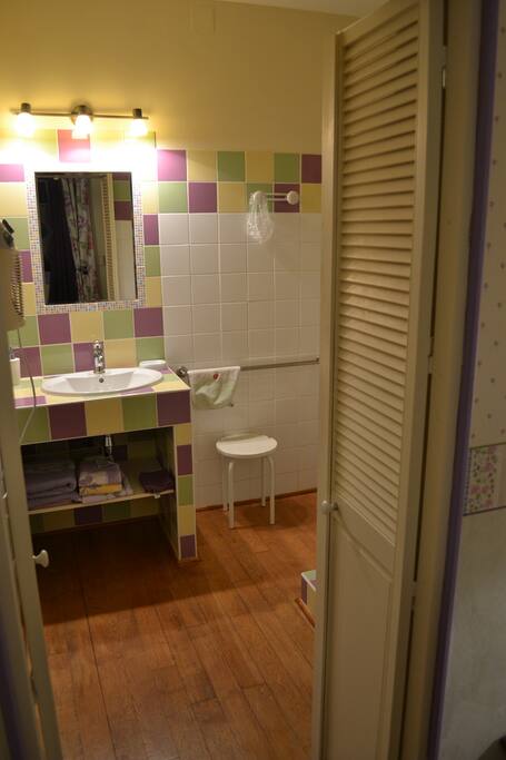 Salle d'eau: douche, WC