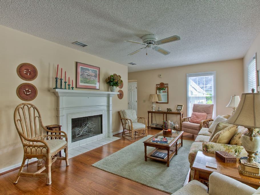 Chair,Furniture,Coffee Table,Table,Fireplace