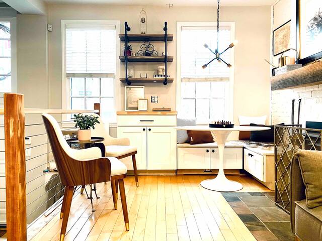 Great location! 3 BD single fam. Kid-friendly. gallery image 3