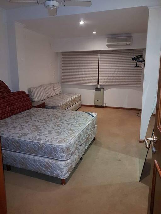 Zweites Schlafzimmer/Second bedroom