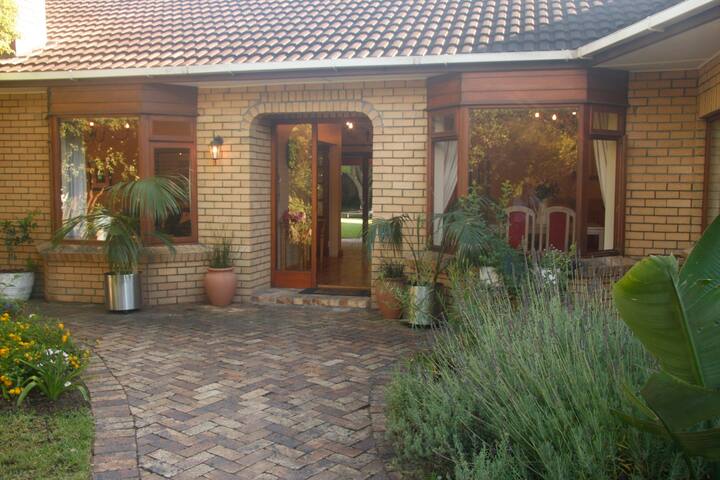 Family Home Cape Town, perfect for children! gallery image 2