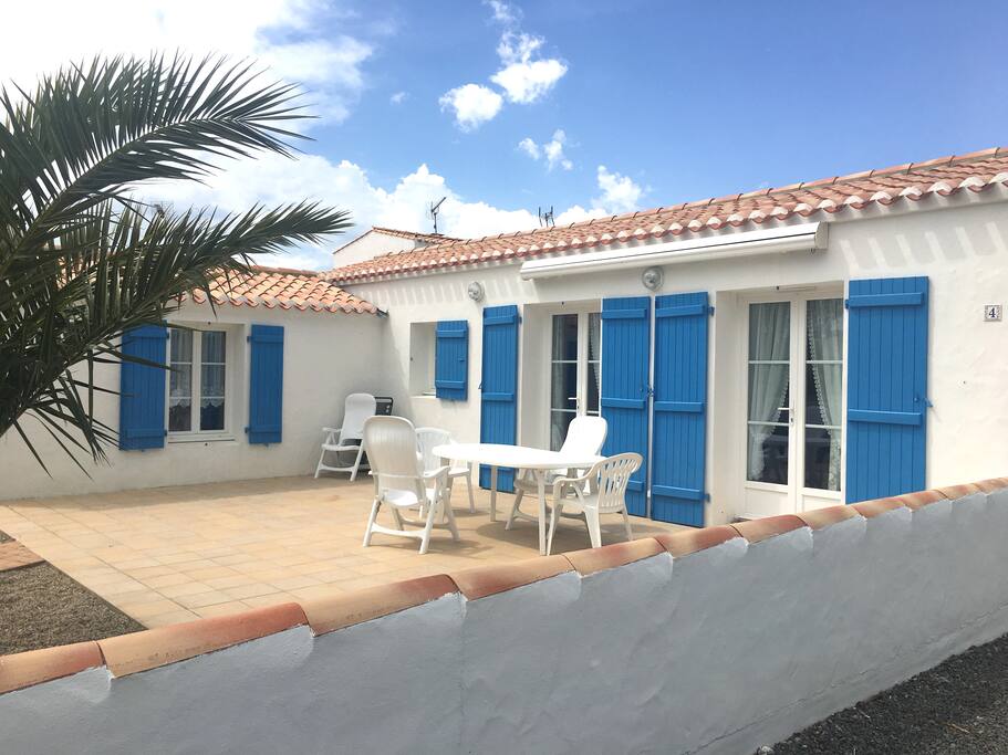 Terrasse au calme.
Avec accès sur le salon/salle à manger