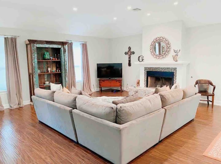 Private Home Close To Main St - Fredericksburg, TX