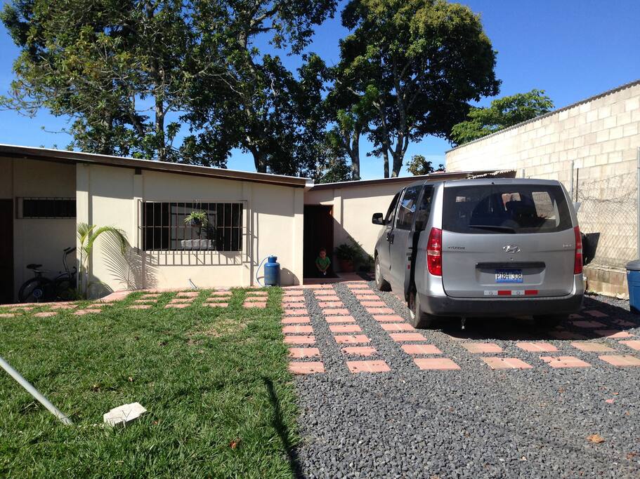 Parqueo para 4 vehículos
