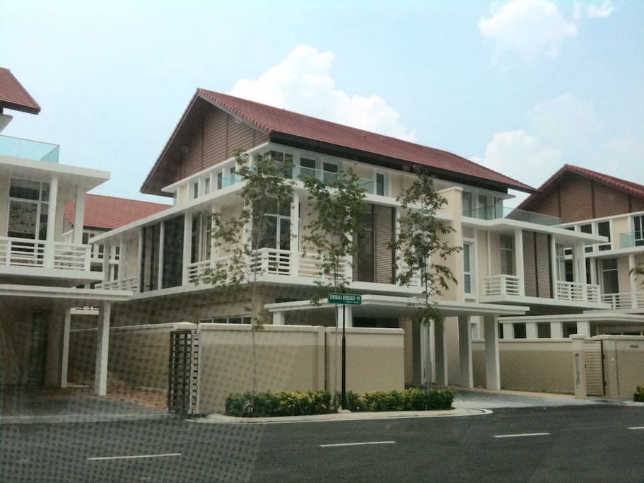 SEME-D LUXURY HOUSE