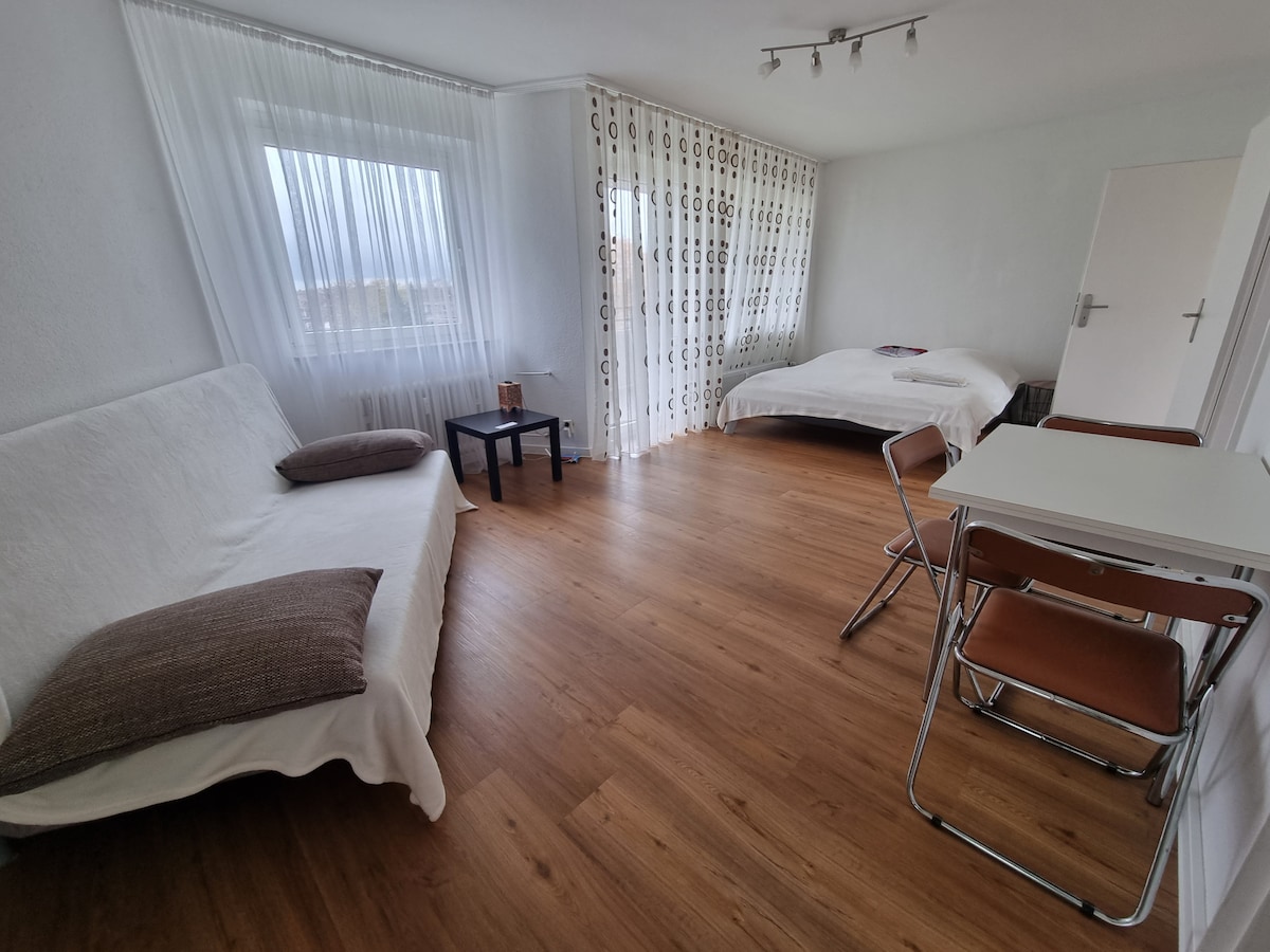 Top Airbnb: Apartment with balcony centrally-located in Wülfel