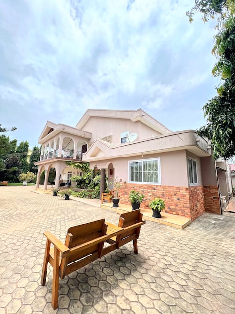 Fully Equipped 2BR w/ 24hr Security and WIFI.