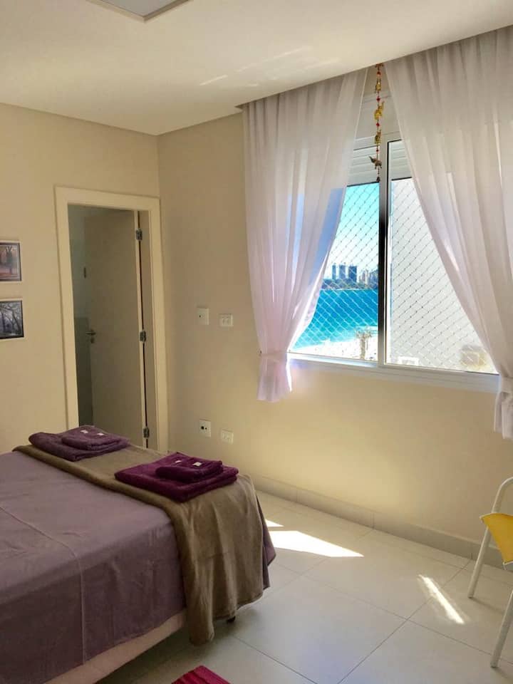 Suite 2 - Vista lateral mar.