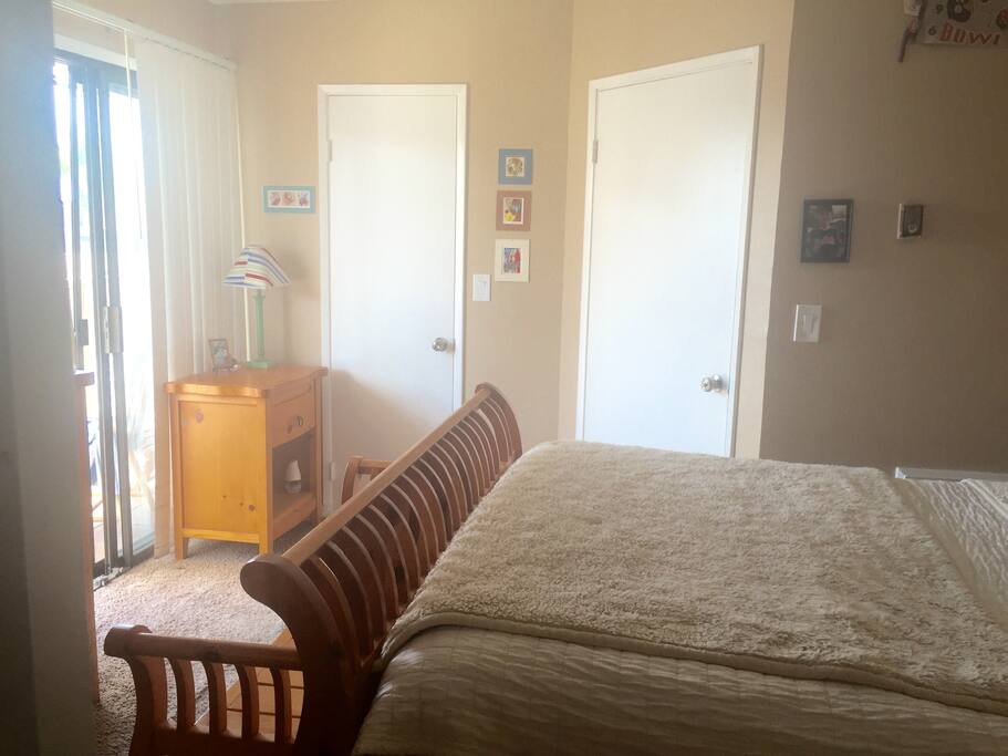 Bright room with balcony
