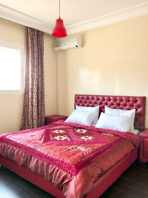 Chambre Double Rouge climatisée