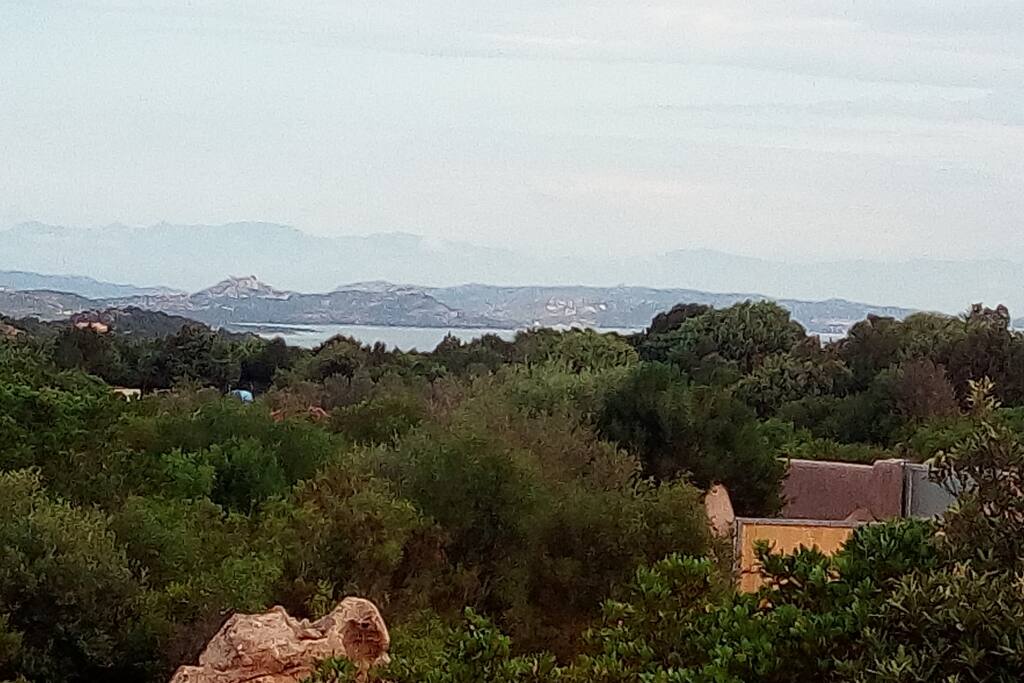 Vista verso Palau e skyline di Corsica